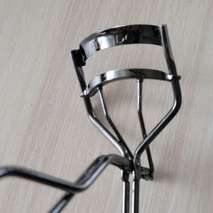 Shiseido eyelash curler